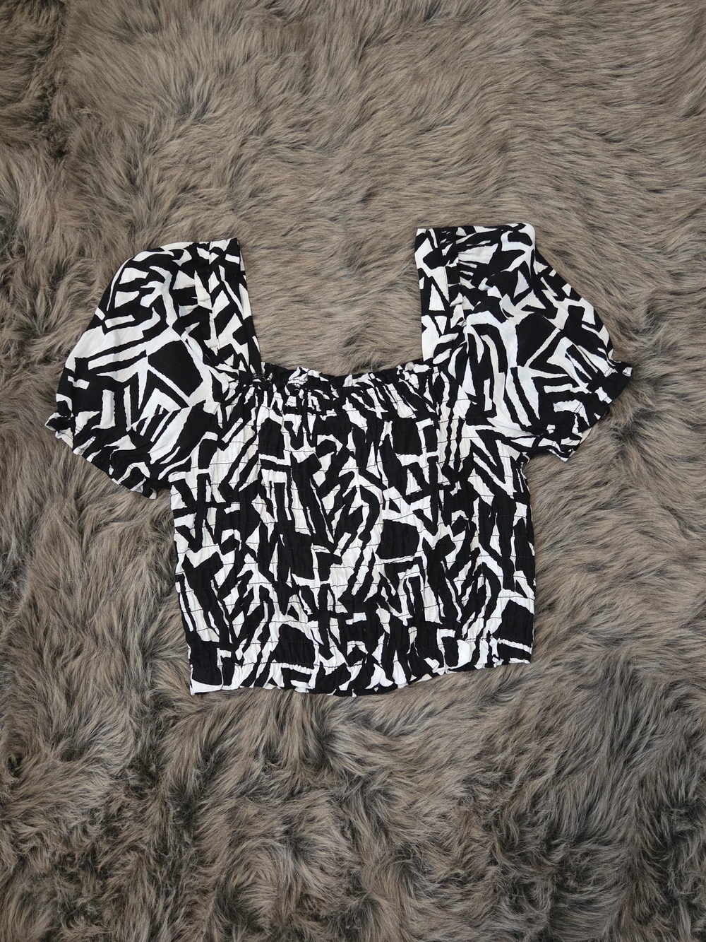 Monteau Black and White Geometric Smocked Crop Top